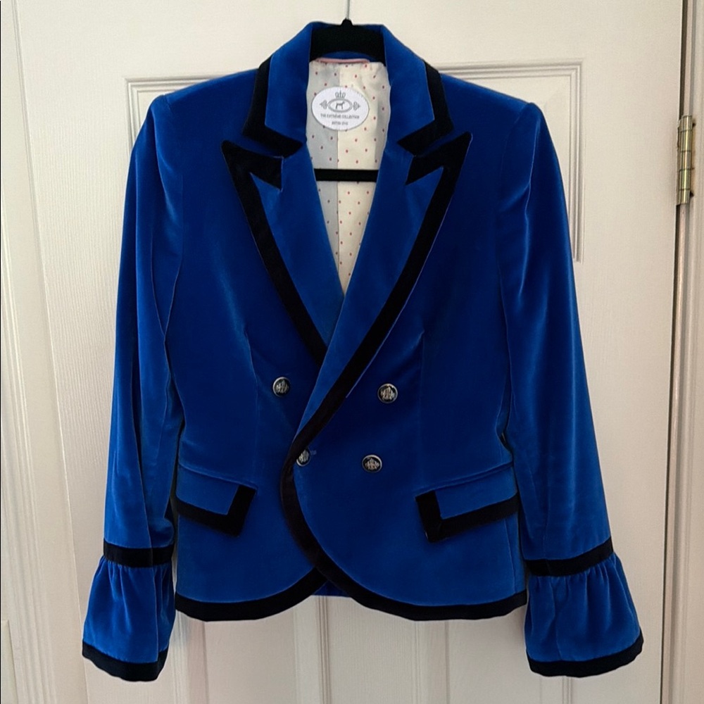 The Extreme Collection British Chic Blue Velvet Double-Breasted Blazer Jacket.